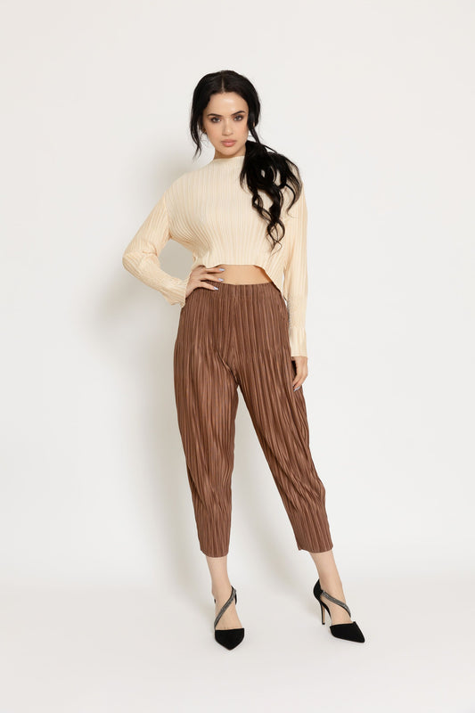 A model wearing the Halle Pants.