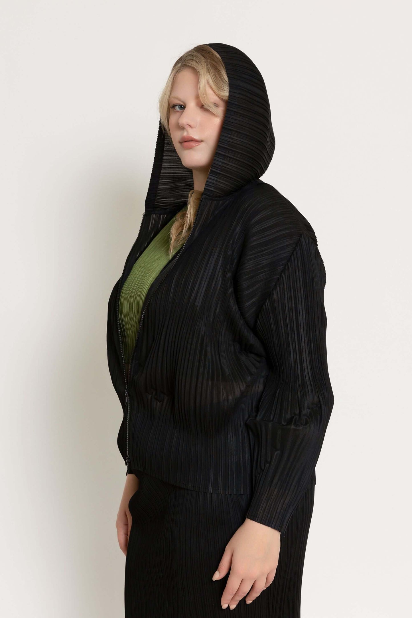 A model wearing the Viva Jacket.