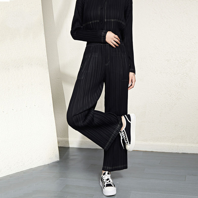 A model wearing the Mischa Pant.